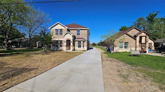 front facade featuring a front yard