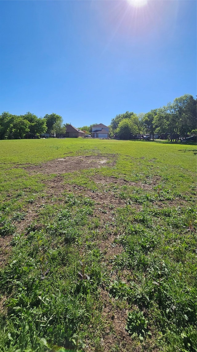 view of yard featuring a rural view