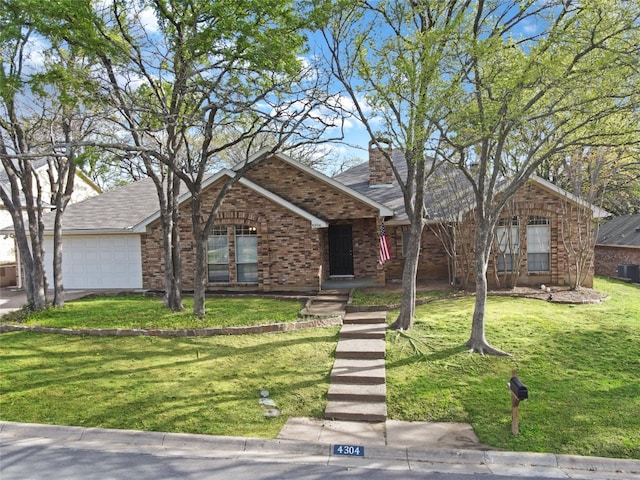 view of front facade featuring a front lawn and a garage