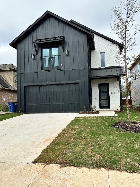 view of front of home with a front lawn and a garage