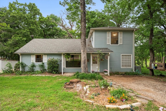 view of front facade featuring a front yard