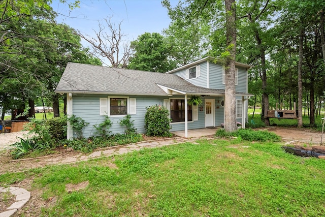 view of front facade with a front lawn