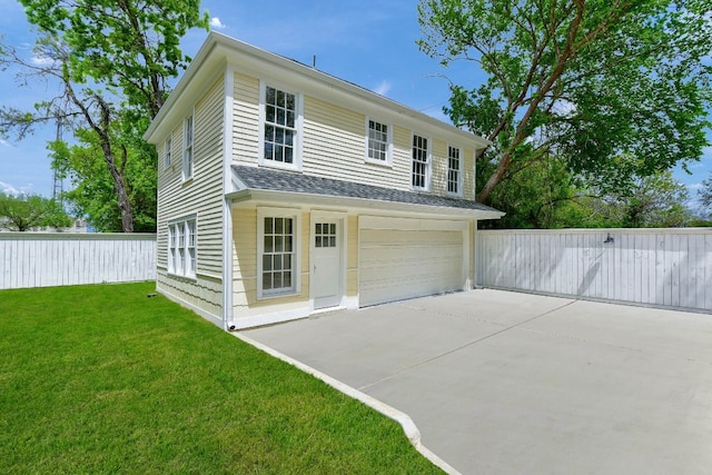 view of front of property featuring a front yard and a garage