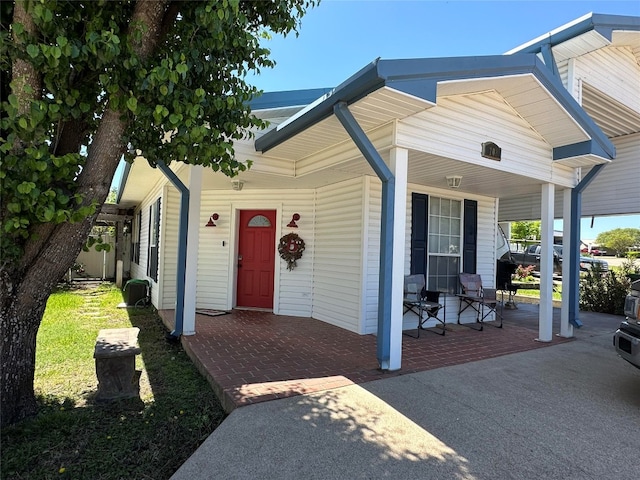 view of front of home featuring covered porch