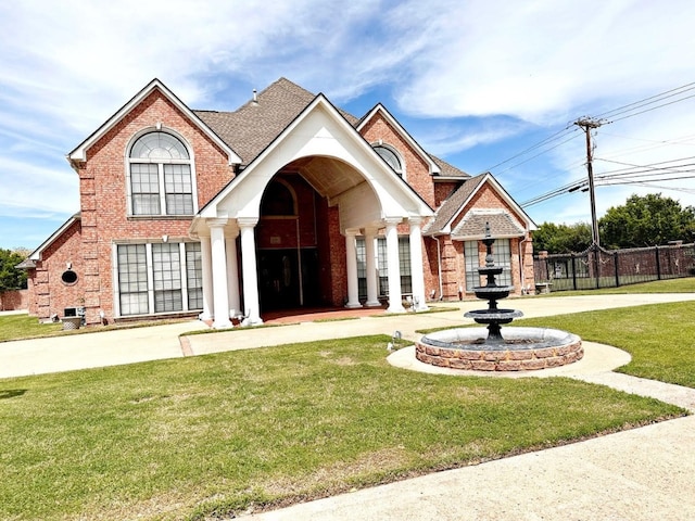 view of front of house featuring a front yard