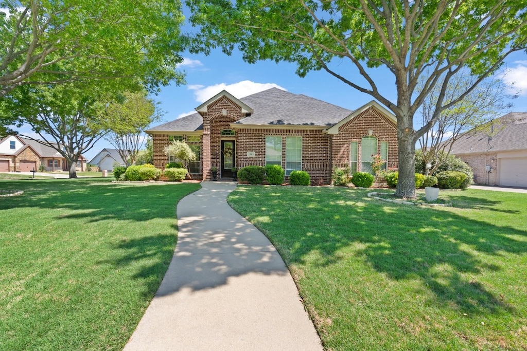 view of front of house with a front yard