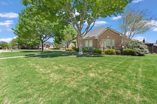 view of front of house featuring a front lawn