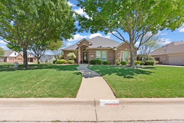 view of front of property featuring a front yard