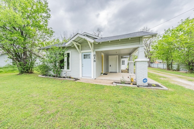 view of front of property with a front yard