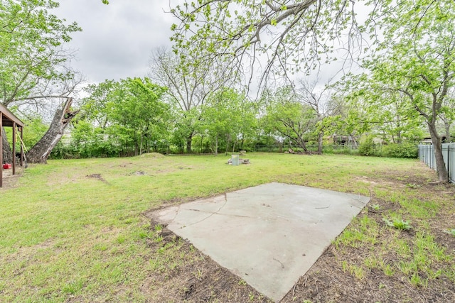 view of yard featuring a patio area