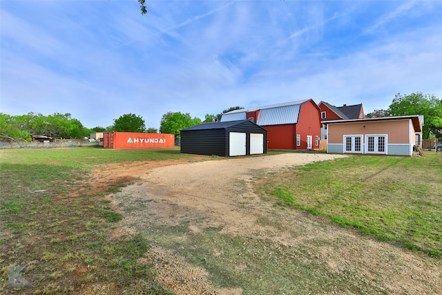 view of yard with an outdoor structure and a garage