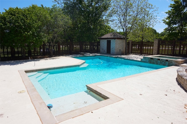 view of pool with an in ground hot tub and a patio