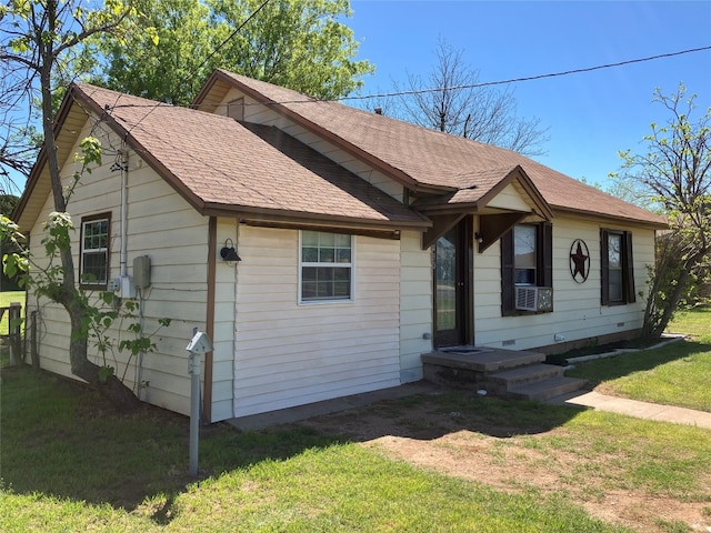 view of front of home featuring a front yard