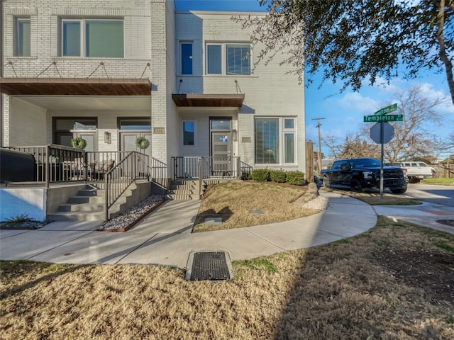 view of front of home with covered porch