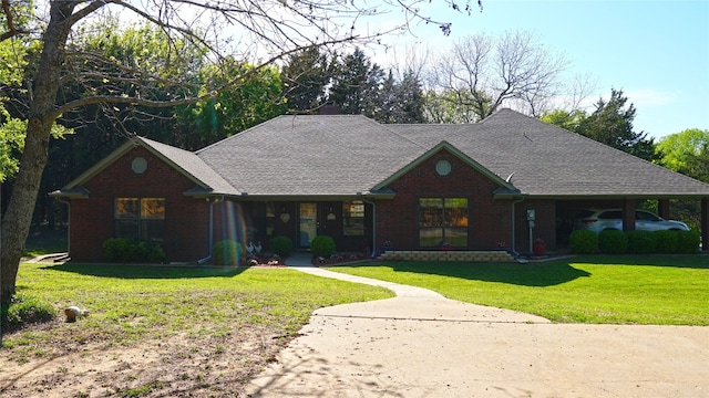 view of front of property featuring a front yard and a carport