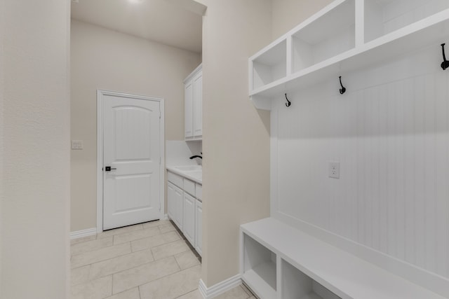 mudroom featuring sink and light tile patterned floors