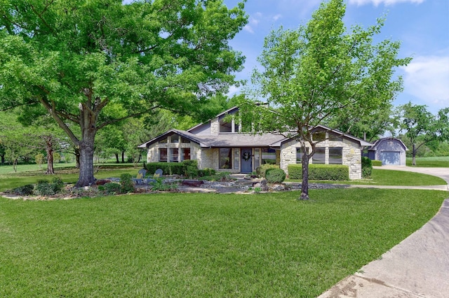 view of front facade featuring an outdoor structure, a garage, and a front lawn