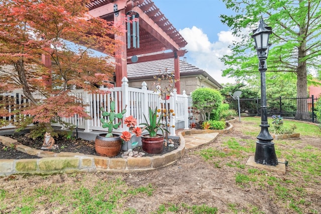 view of yard featuring a pergola