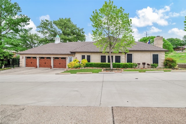 single story home featuring a garage