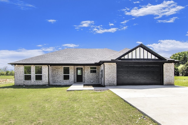 view of front facade featuring a garage and a front lawn