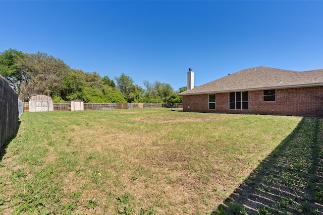 view of yard with a shed