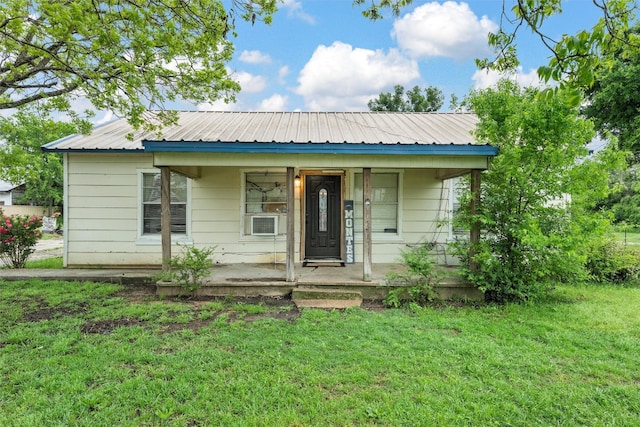 bungalow-style house featuring a front lawn and a porch