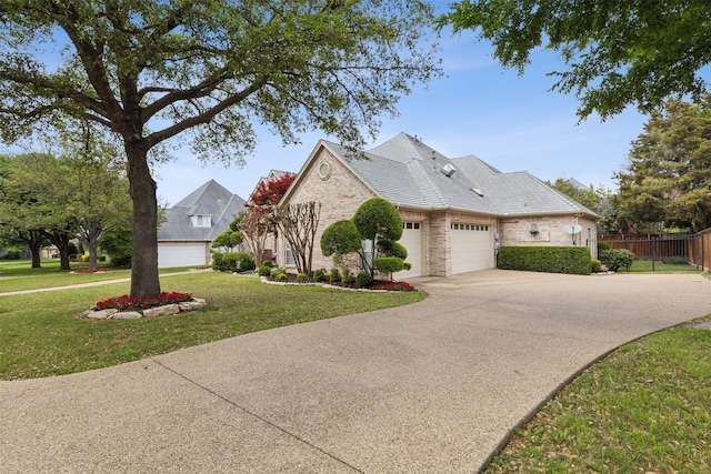 view of front of house featuring a front lawn and a garage