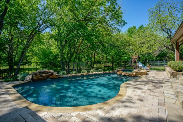 view of pool with an in ground hot tub and a patio area