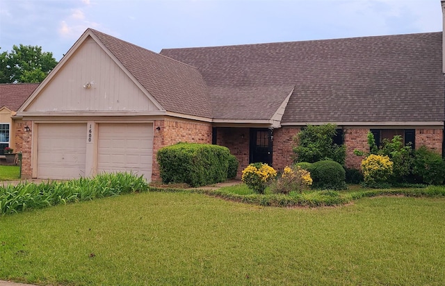 view of front of home featuring a front yard and a garage