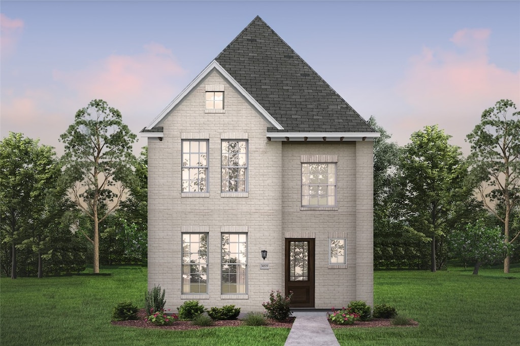 view of front facade featuring a yard