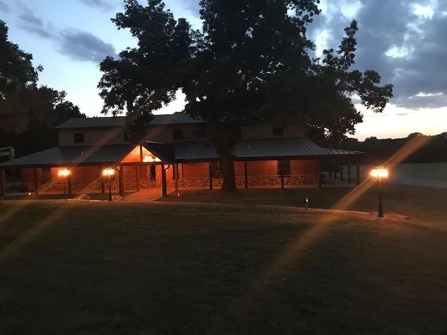 view of back house at dusk