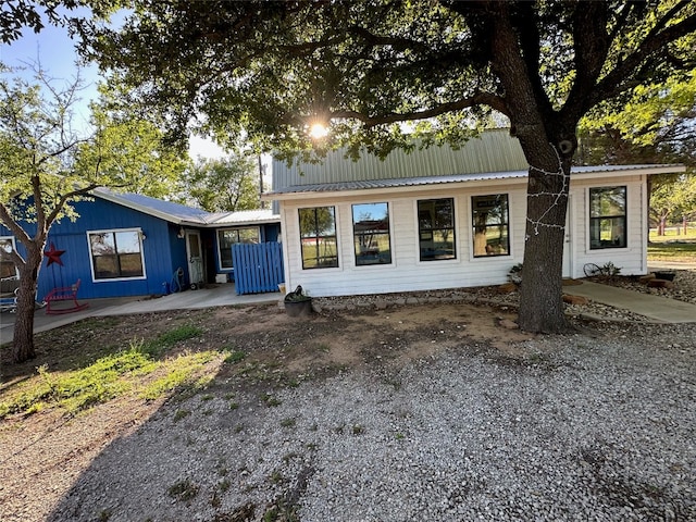 view of front of property