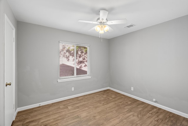 unfurnished room featuring light hardwood / wood-style floors and ceiling fan