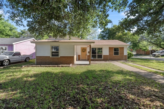 ranch-style house featuring a front lawn