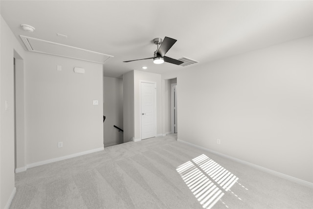 carpeted empty room featuring ceiling fan