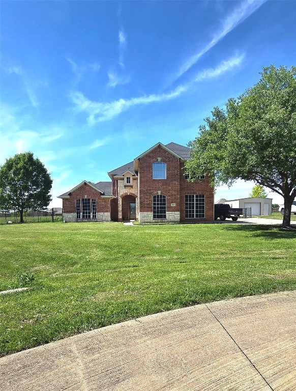 view of front of home featuring a front lawn