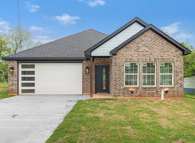 view of front facade with a garage and a front yard