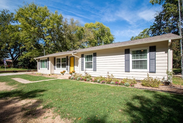 ranch-style home featuring a front lawn