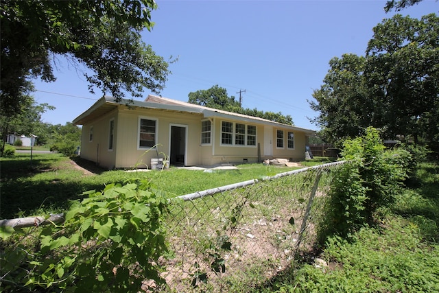 view of front of house with a front yard