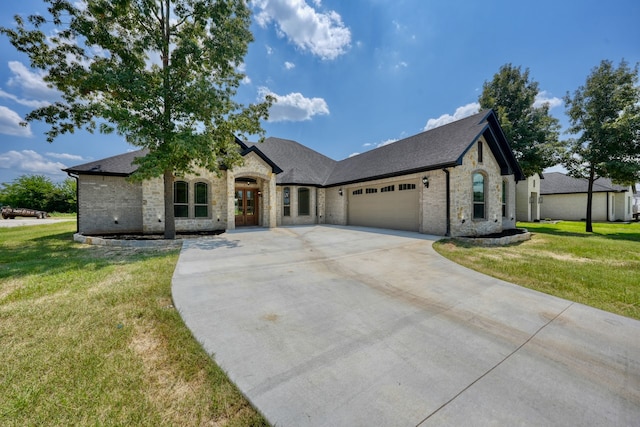 view of front of house featuring a front lawn and a garage