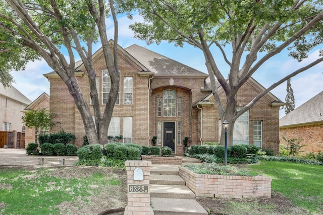 view of front of home with a front lawn