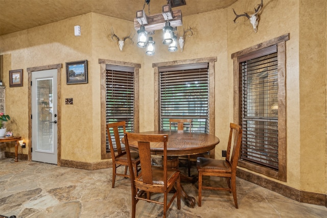 dining area with a notable chandelier