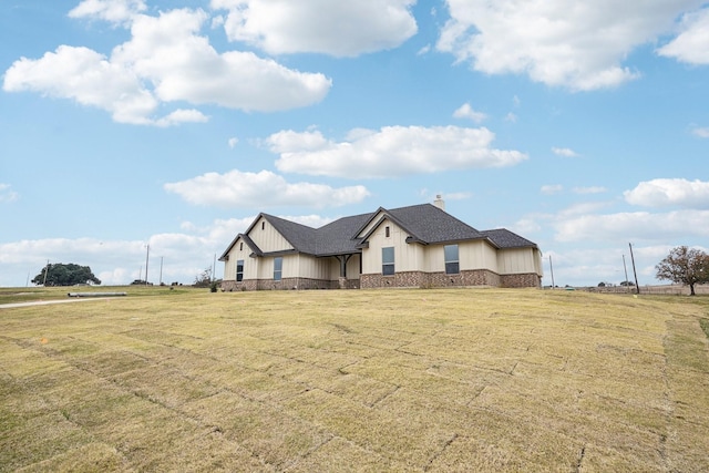 view of front of property with a front yard