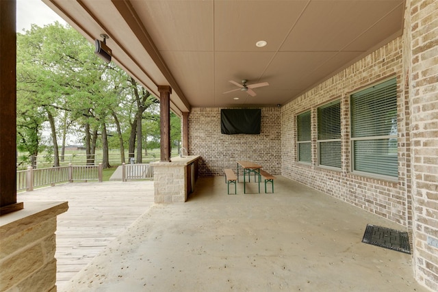 view of patio / terrace with a porch and ceiling fan