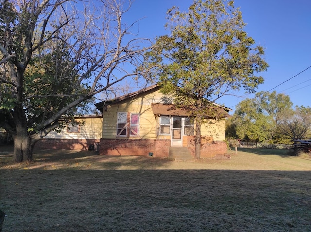 exterior space featuring a lawn