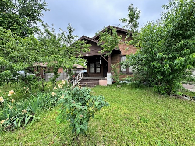 view of front of property with a front yard