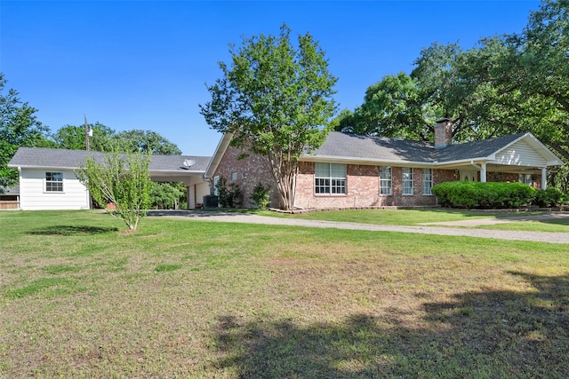 single story home with a front yard