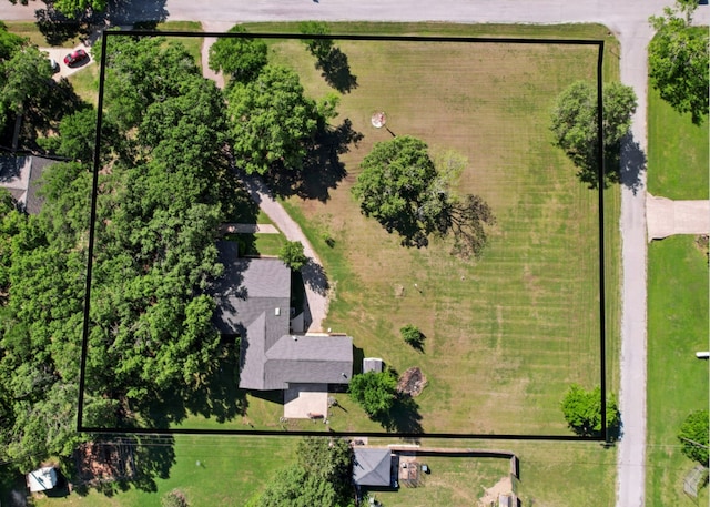 ranch-style home featuring a front yard