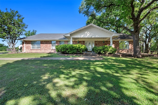 ranch-style house featuring a front lawn