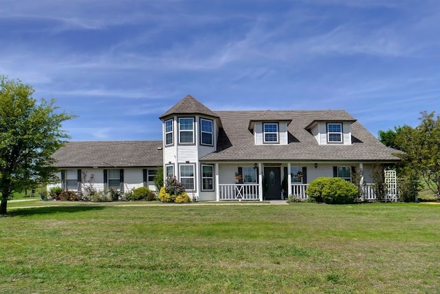 view of front facade with a front lawn